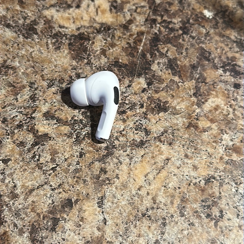 Right airpod pro